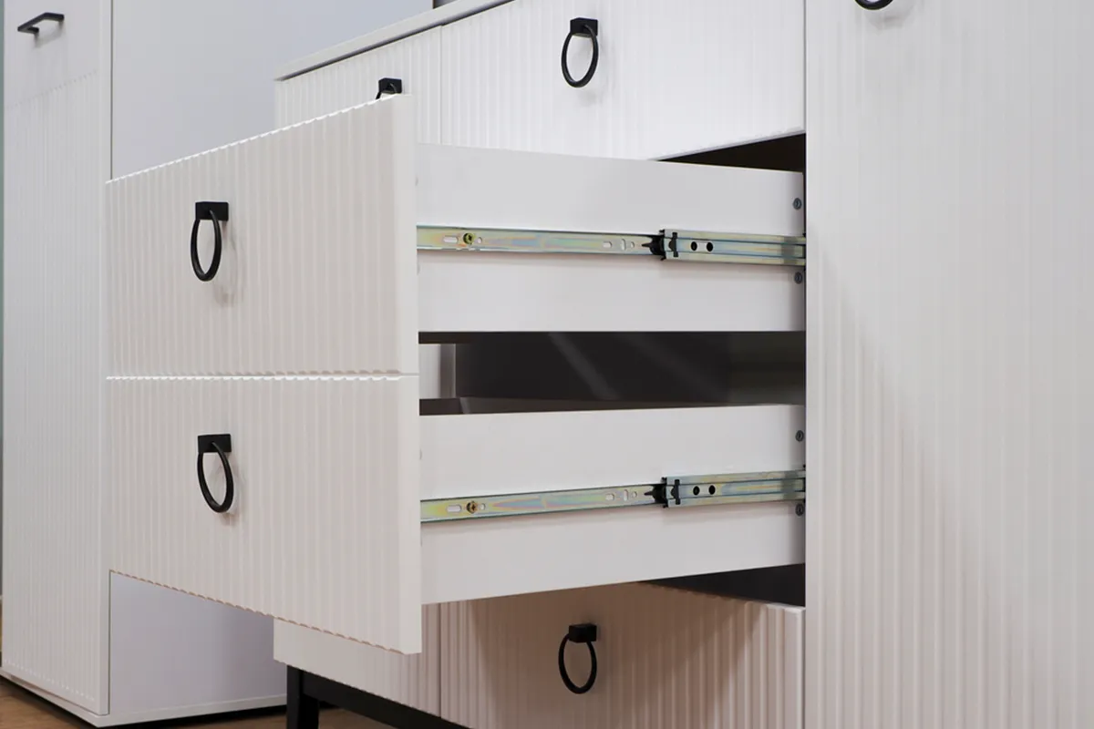 Комод Шарлиз с 2 дв. и 4 ящ. (Белое сияние/Белый снег) — Мебель-центр Озерцо