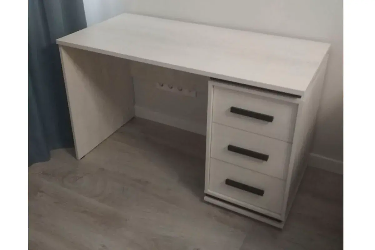 Стол письменный Oslo 84 (Бетон Пайн светлый/Черный) — Мебель-центр Озерцо