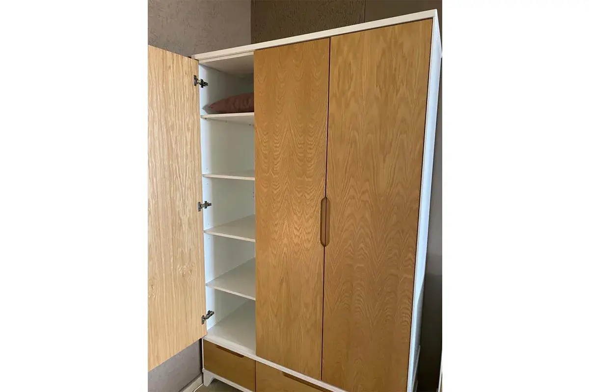 Шкаф Соня (массив) 3-створчатый (Белый/Дуб) в мебель-центре Озерцо