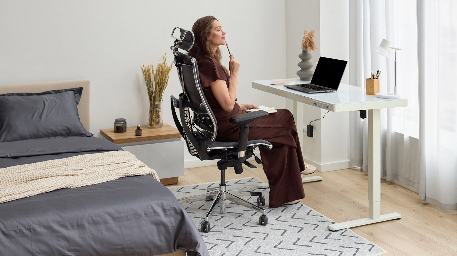 Стол письменный регулируемый с электроприводом Adapt Crystal, цвет белый 60x120 — купить в Озерце