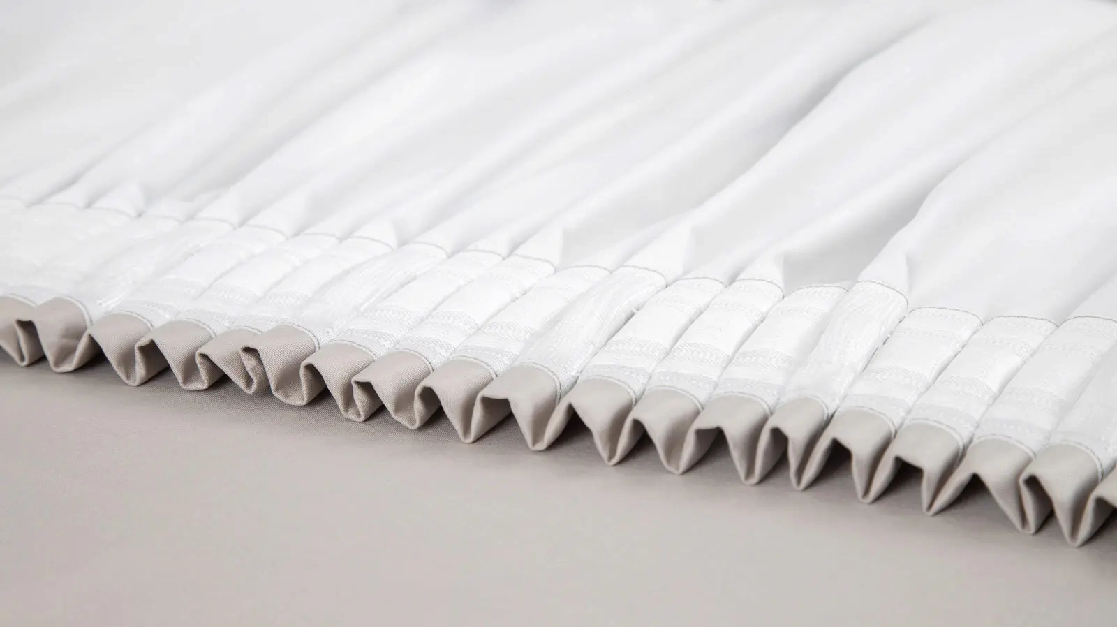 Шторы Blackout Glossy 2.0, цвет: дымчатый 160x280 в мебель-центре Озерцо