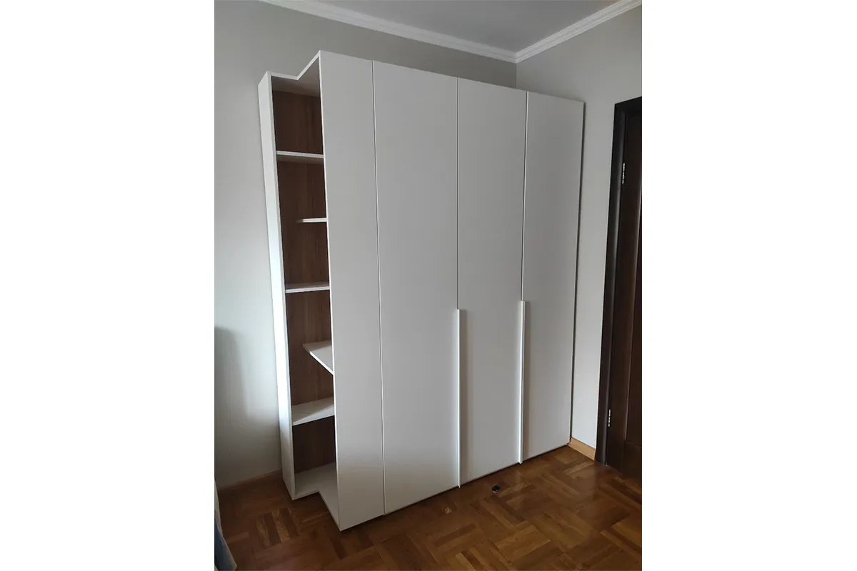 Шкаф для одежды Порто СМ-393.07.113 (580) с 3 глухими дверями (Белый Жемчуг/Белый софт) в мебель-центре Озерцо