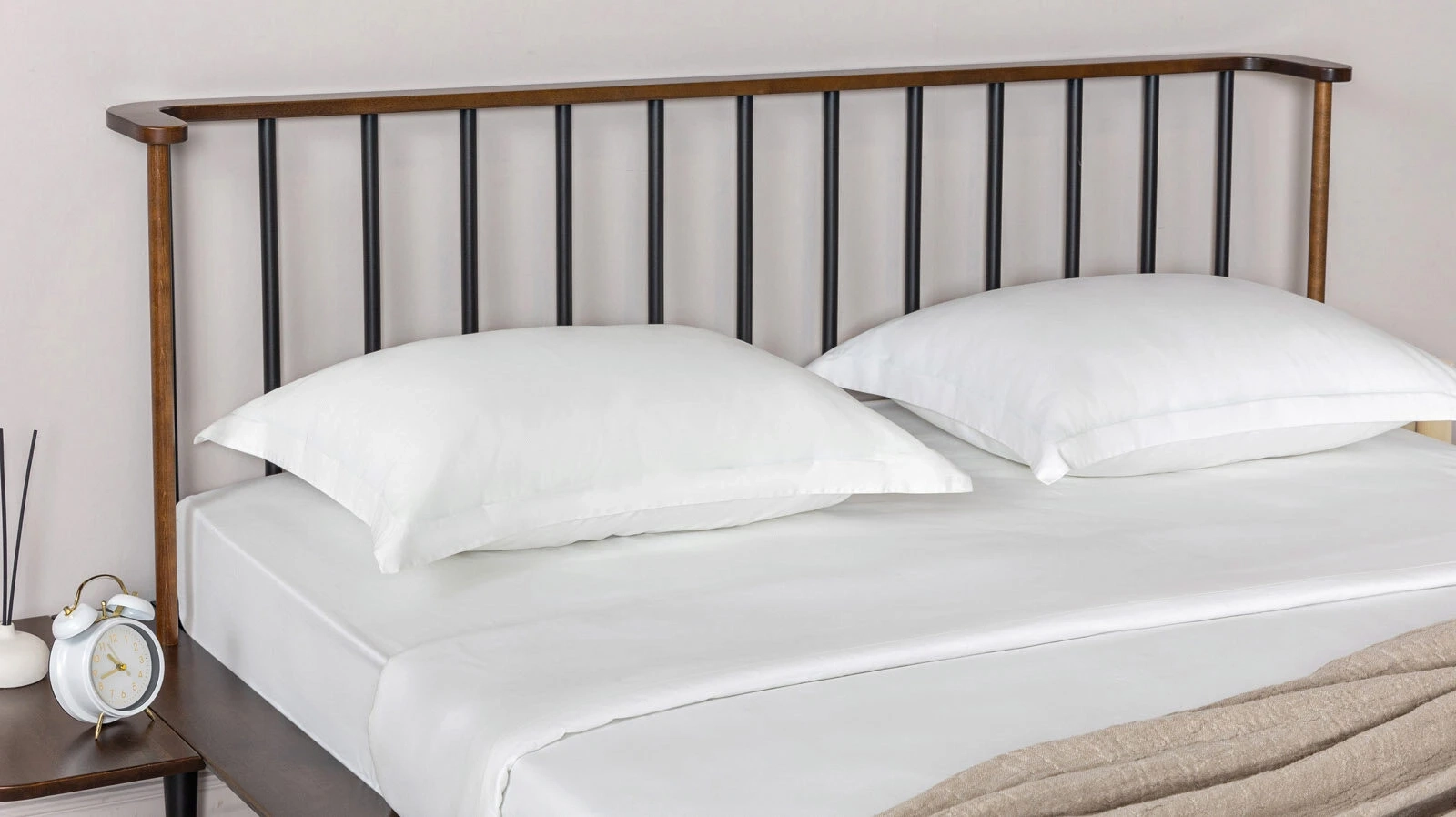 Кровать со съемными столиками Barna, цвет Nut, 140x200 - купить в Озерце