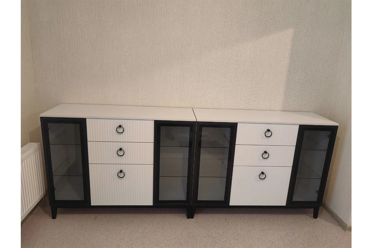 Комод Шарлиз с 2 стекл.дв. (Белое сияние/Белый снег) — Мебель-центр Озерцо