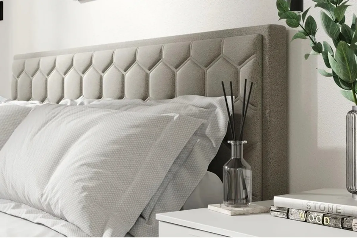 Спальный гарнитур Порто стандартный (Белый жемчуг / Белый софт / Велюр Confetti Smoke) - купить в Озерце