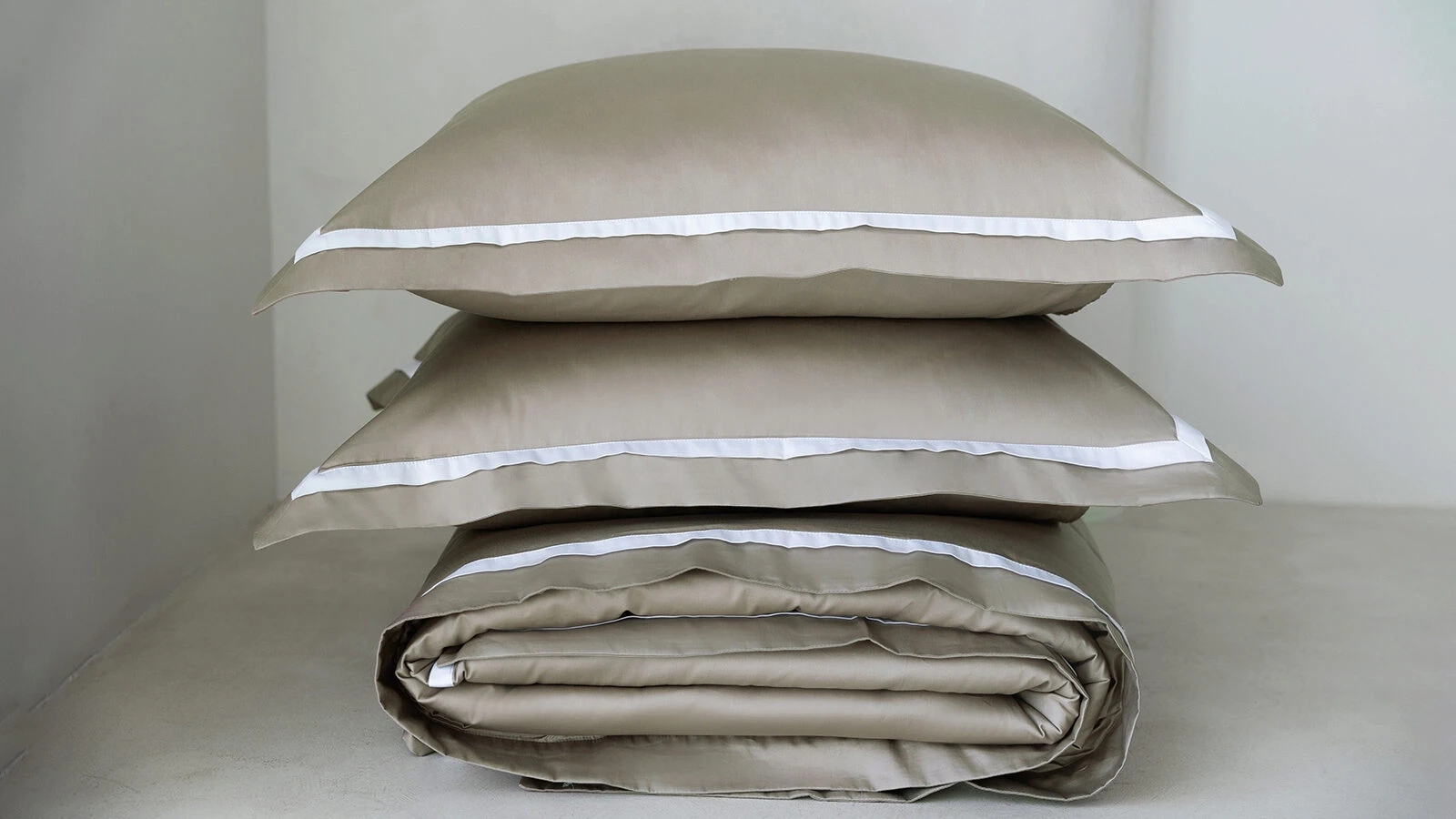 Постельное белье Maco Sateen, цвет: Кремовый 220x240, без простыни в мебель-центре Озерцо