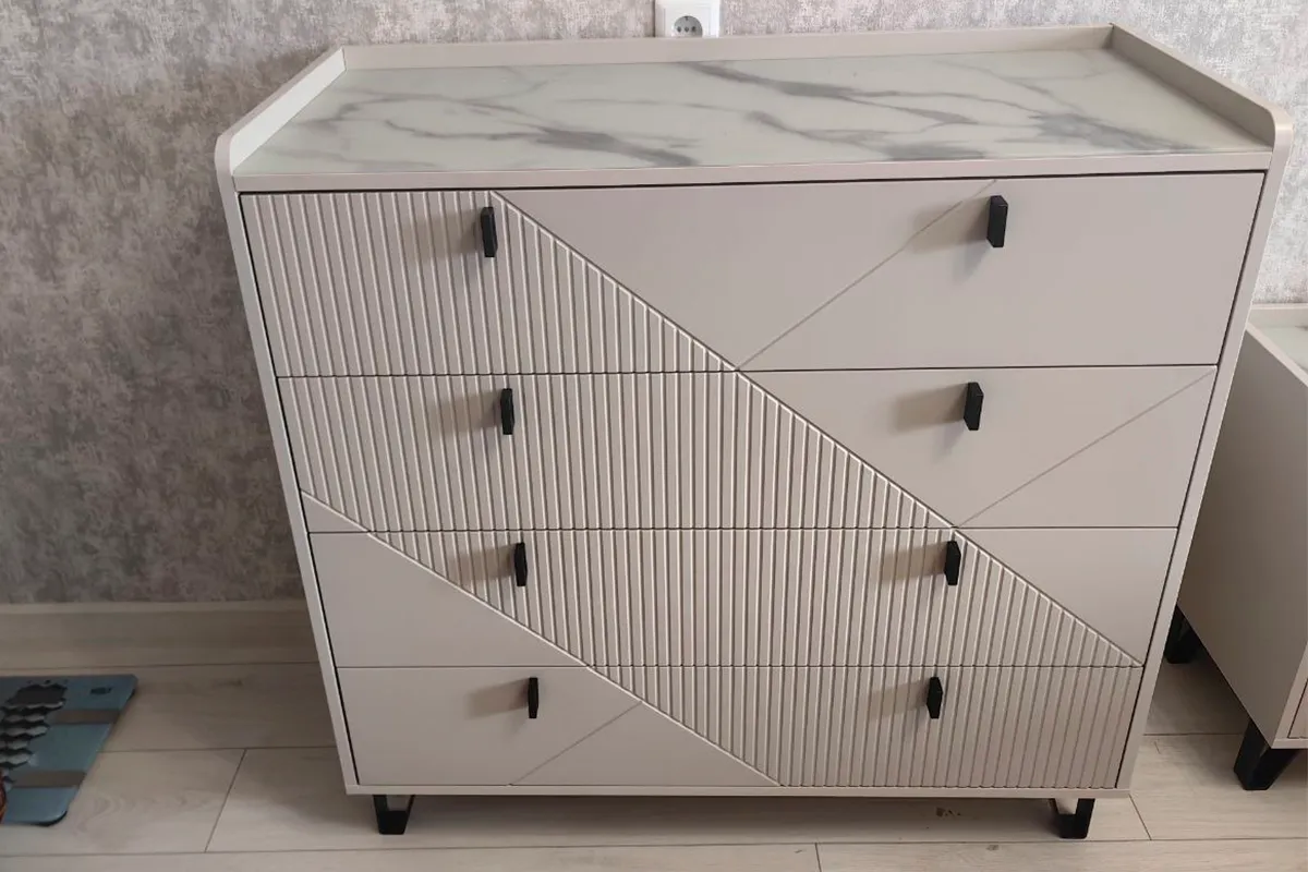 Комод Кашемир 4 ящ. (Кашемир/Сантьяго/Стекло матовое с фотопечатью) — Мебель-центр Озерцо