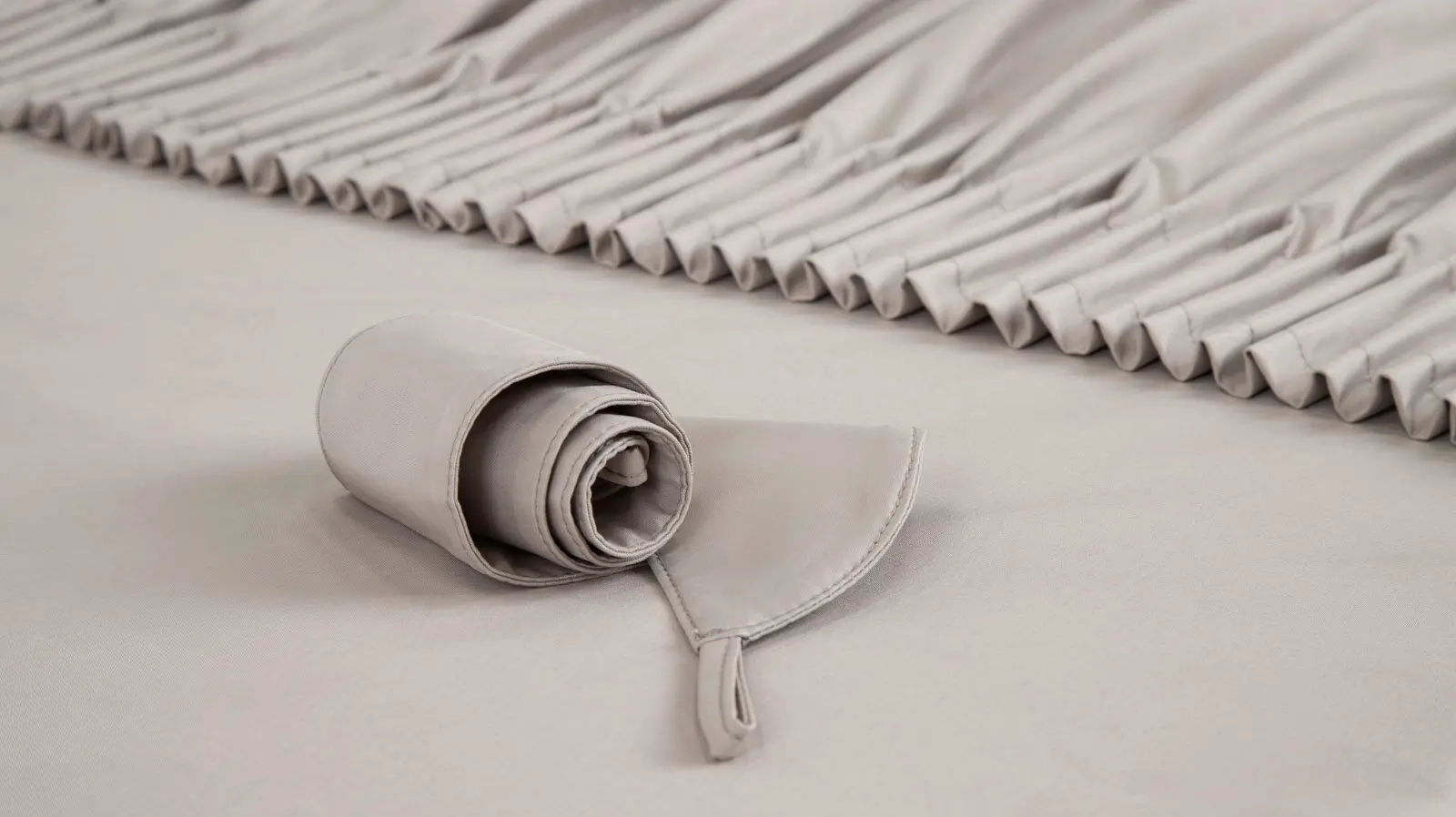 Шторы Blackout Glossy 2.0, цвет: дымчатый 160x280 в мебель-центре Озерцо