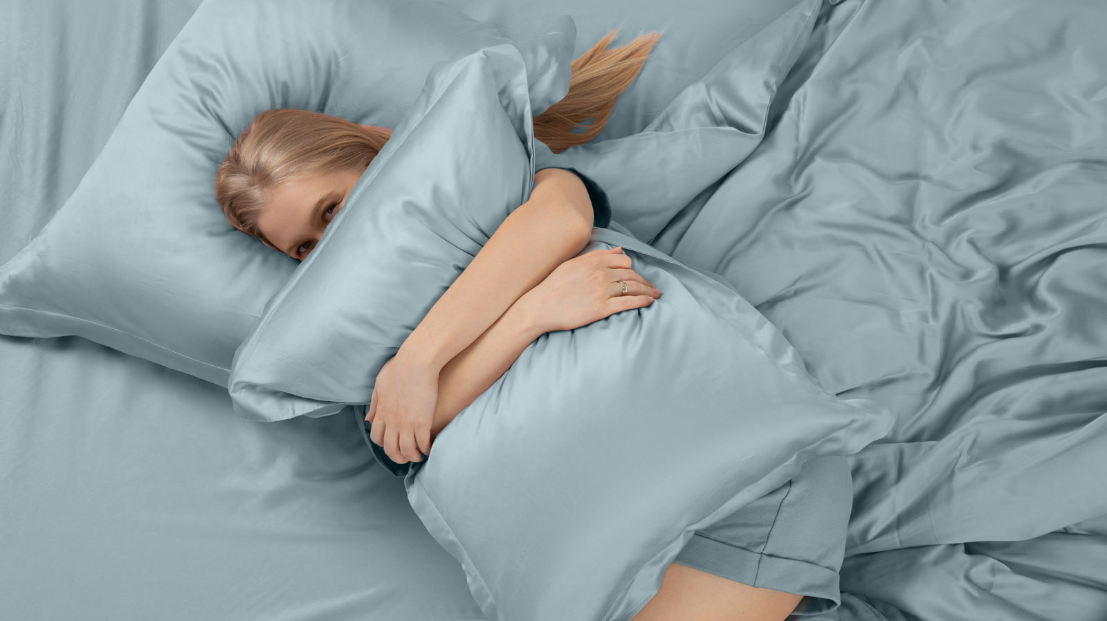 Простынь на резинке Comfort Solid Tencel, цвет Пыльный голубой 200x200 в мебель-центре Озерцо