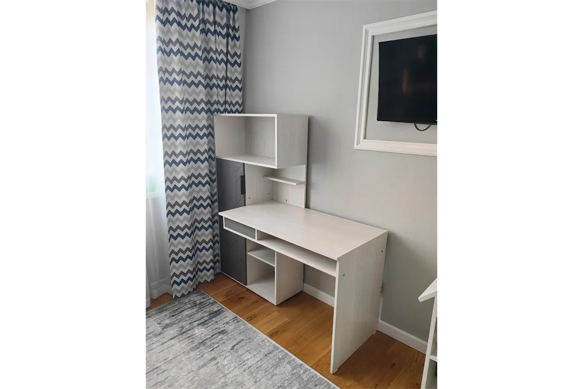 Стол компьютерный Бэйсик (Ясень анкор/Смоки софт) — Мебель-центр Озерцо