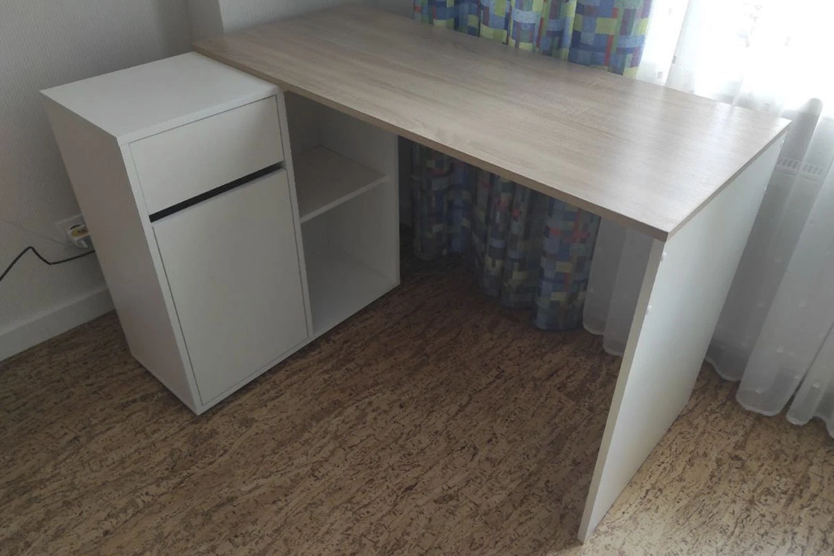 Стол письменный Лаки тип 4 (Дуб Сонома/Белый) — Мебель-центр Озерцо