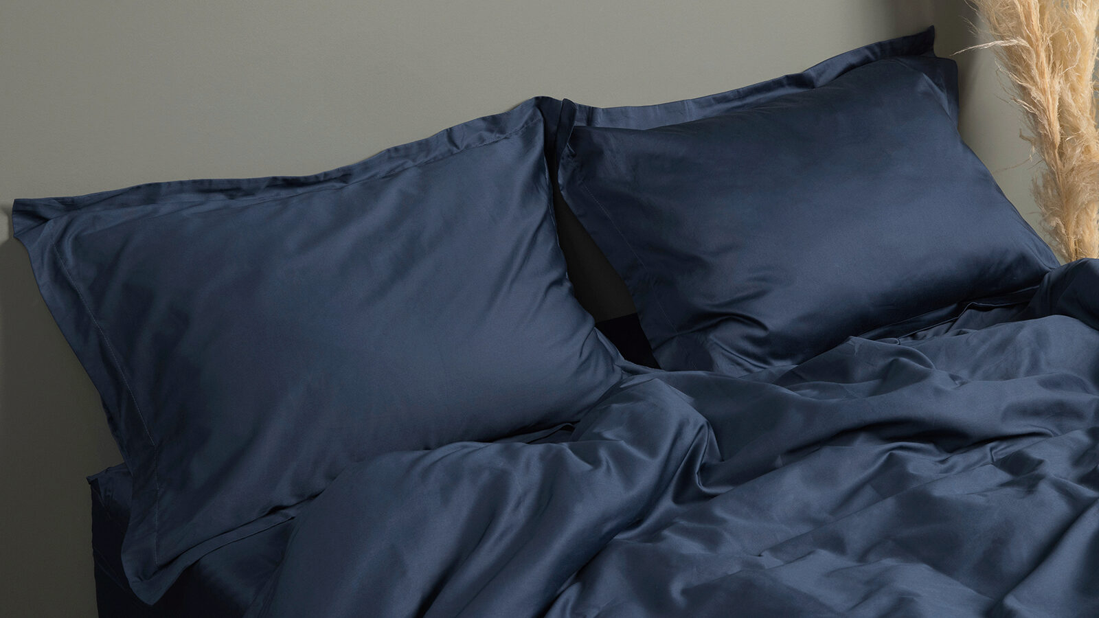 Постельное белье Home Navy Blue 200x220, без простыни в мебель-центре Озерцо