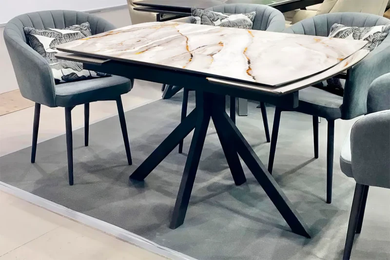 Стол обеденный Комильфо 1200(1800) (ст. №2/Стекло Оптивайт с фотопечатью Аурум/МДФ Черный Кварц /Металл Черный) - купить в Озерце