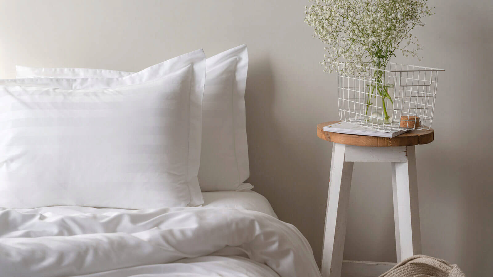 Постельное белье Askona Comfort Stripe, цвет Белый односпальный 140x205, без простыни в мебель-центре Озерцо