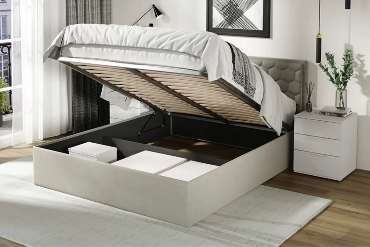 Спальный гарнитур Порто стандартный (Белый жемчуг / Белый софт / Велюр Confetti Smoke) - купить в Озерце