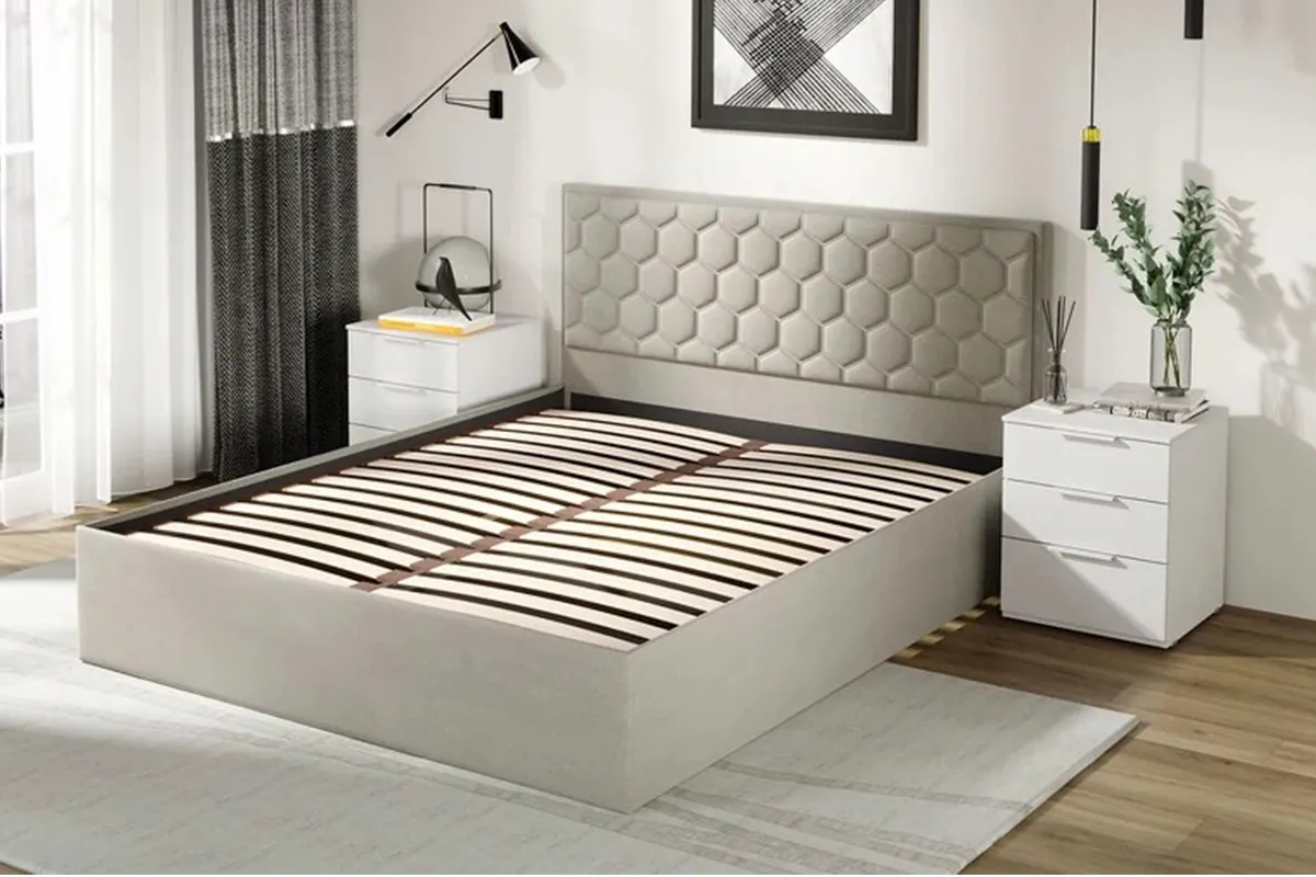 Спальный гарнитур Порто стандартный (Белый жемчуг / Белый софт / Велюр Confetti Smoke) - купить в Озерце