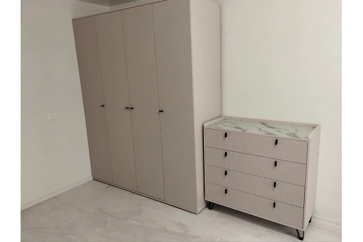 Комод Кашемир 4 ящ. (Кашемир/Сантьяго/Стекло матовое с фотопечатью) — Мебель-центр Озерцо