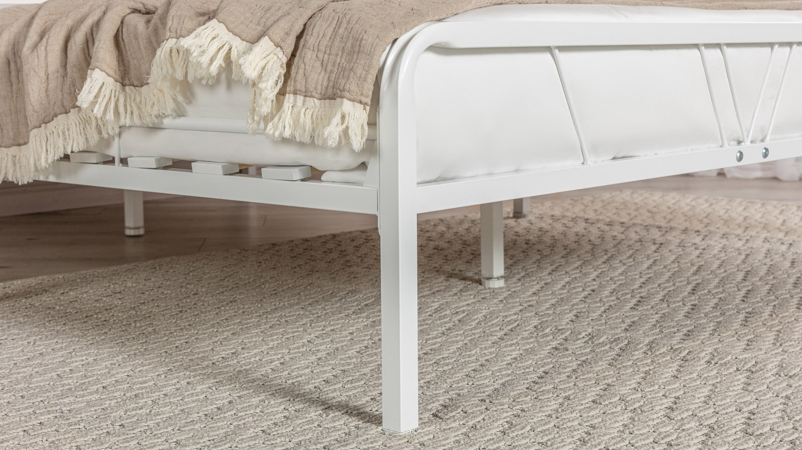 Кровать Cassis, цвет белый + матрас COMFORT PLUS 180x200 - купить в Озерце