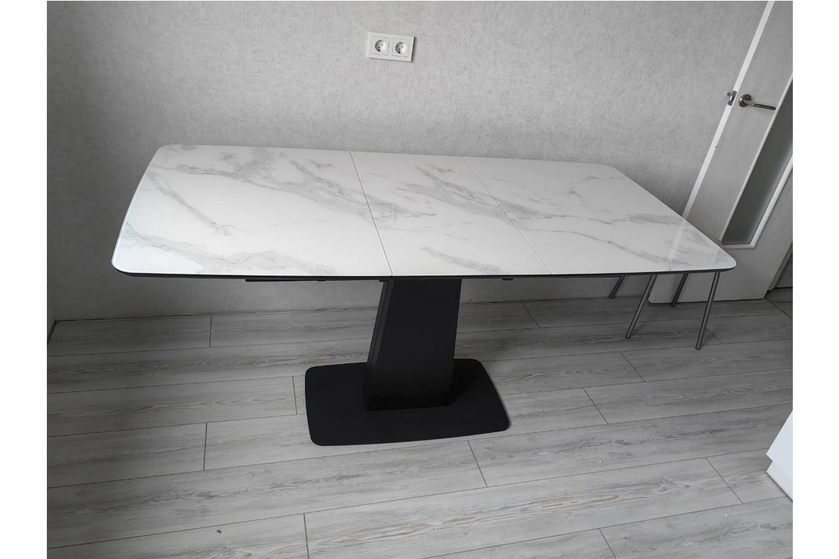 Стол обеденный Слим 1200(1600) (Стекло с фотопечатью Белый мрамор / МДФ Черный кварц / рама черная / металл черный) - купить в Озерце