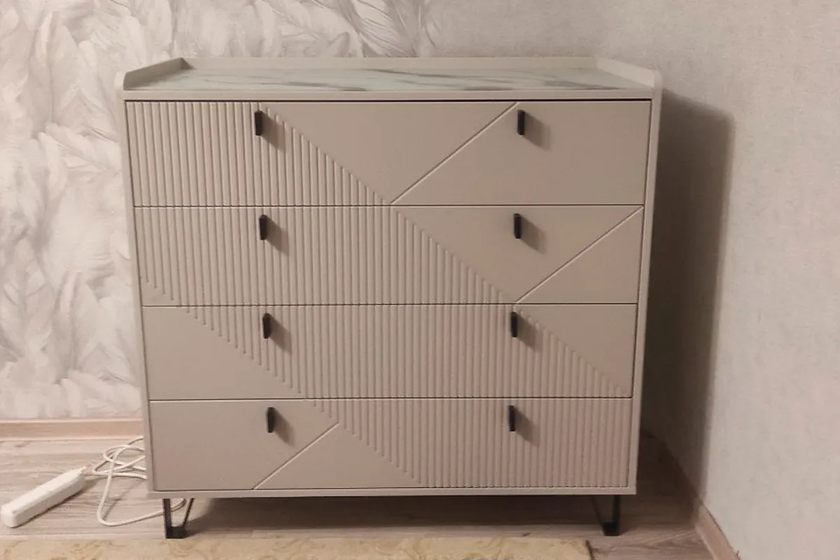 Комод Кашемир 4 ящ. (Кашемир/Сантьяго/Стекло матовое с фотопечатью) — Мебель-центр Озерцо