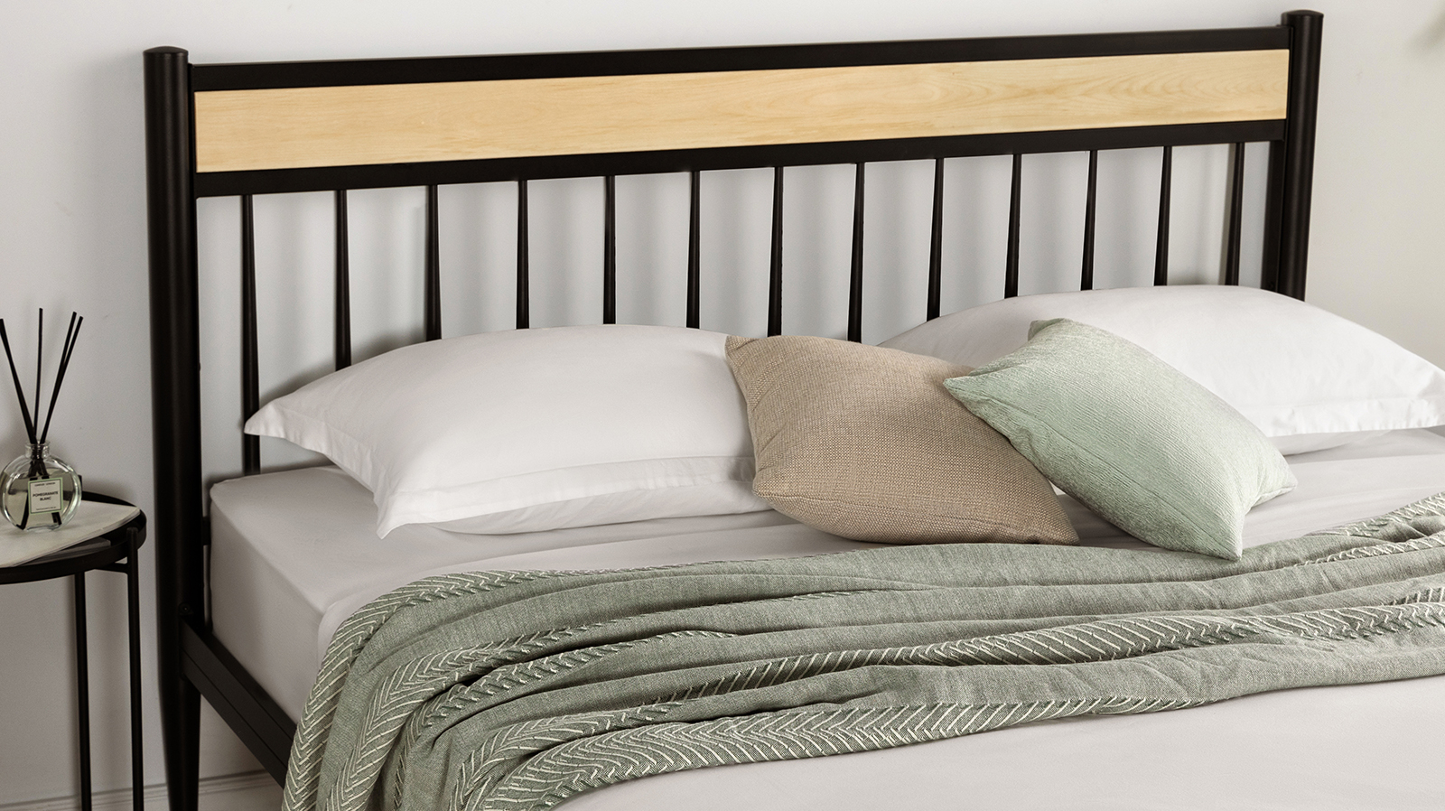 Кровать Tiara, цвет: черный шагрень+массив березы Nature 180x200 - купить в Озерце