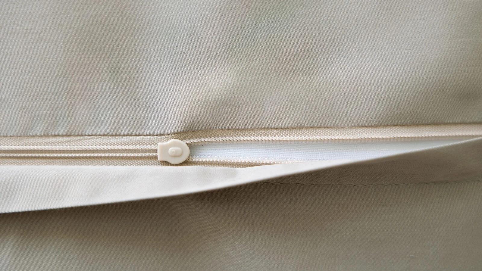 Постельное белье Maco Sateen, цвет: Кремовый 220x240, без простыни в мебель-центре Озерцо